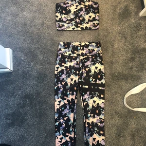 Oandvänt stronger set - Oandvänt tränings set från Stronger💞. Nypris: 700kr Storlek S i både topp och underdel!