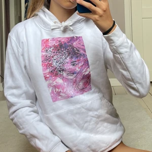 Hoodie från the cool elephant - Hoodie från the cool elephant med ett snyggt tryck. I mycket gott skick och i väldigt bra passform. I storlek S.  Hör av er vid frågor :)