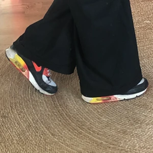 Nike skor - Väl använda med slitningar men fortfarande användbara