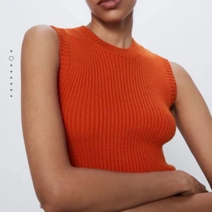 Topp Zara orange - Fin orange topp ifrån zara, endast testad🧡  frakt står köparen för (48kr)