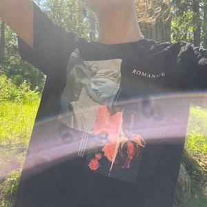 Cool T-shirt - Cool T-shirt med tryck från gina, gott skick