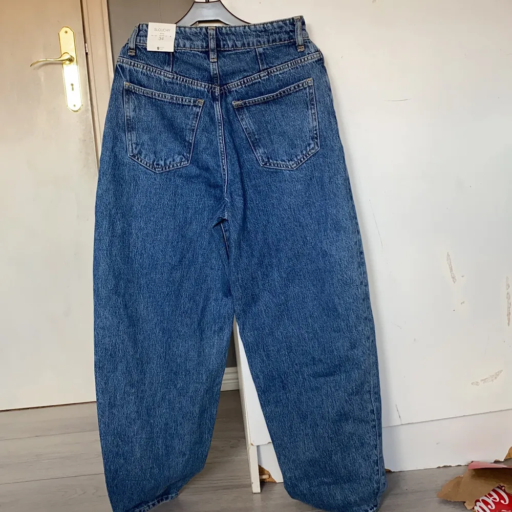 Säljer dessa väl sparade jeansen från Gina Tricot, då dom inte kommer till användning. Dom har aldrig använts och endast blivit testade på.. Jeans & Byxor.