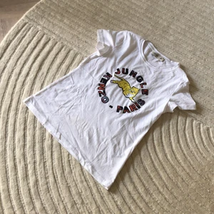 Kenzo x HM - T-shirt size s - Vit T-shirt med tryck, nästan som ny då endast använd 1-2 ggr.