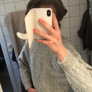 Stickad tröja - Stickad vitgrå tröja i fint skick.