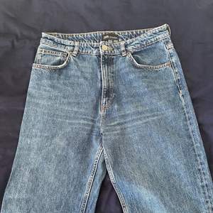 Populära zara jeans i storlek 40. Säljer då de inte passar mig längre
