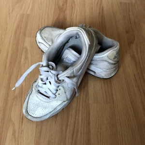 nike air max - nike air max i storlek 38. dem är lortiga men går bort i en tvätt. köparen står för frakt 