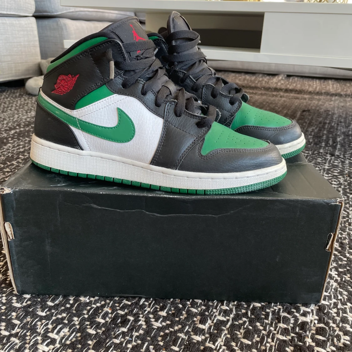 Jordan 1 green toe mid