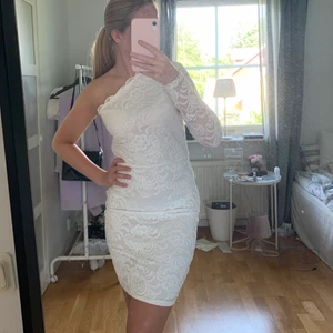 Klänning - Så fin klänning till sommarn, perfekt till skolavslutning! Från bubbleroom och använd endast en gång💕