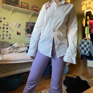 Tiger of Sweden Skjorta - Tiger of Sweden skjorta i felfritt skick. Så fin nu till vår/sommar! Den är i modellen ”slim fit” Aldrig använd, endast provad av mig. Jag har vanligtvis M/38 i överdelar och är 167 cm lång. Hör av dig vid frågor eller funderingar! (Frakt kollas upp vid köp)💘💘💘