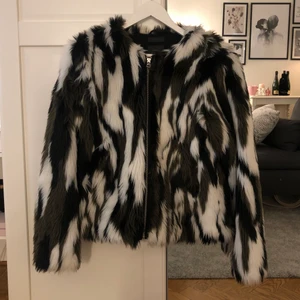 Tiger of Sweden jacka - Pläsjacka från tiger of sweden! Storlek S men passar också M. Skriv för fler bilder!