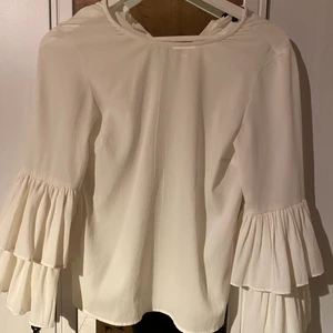 Vero Moda blus  - Blus som är sparsamt använt från vero Moda, strl S. 