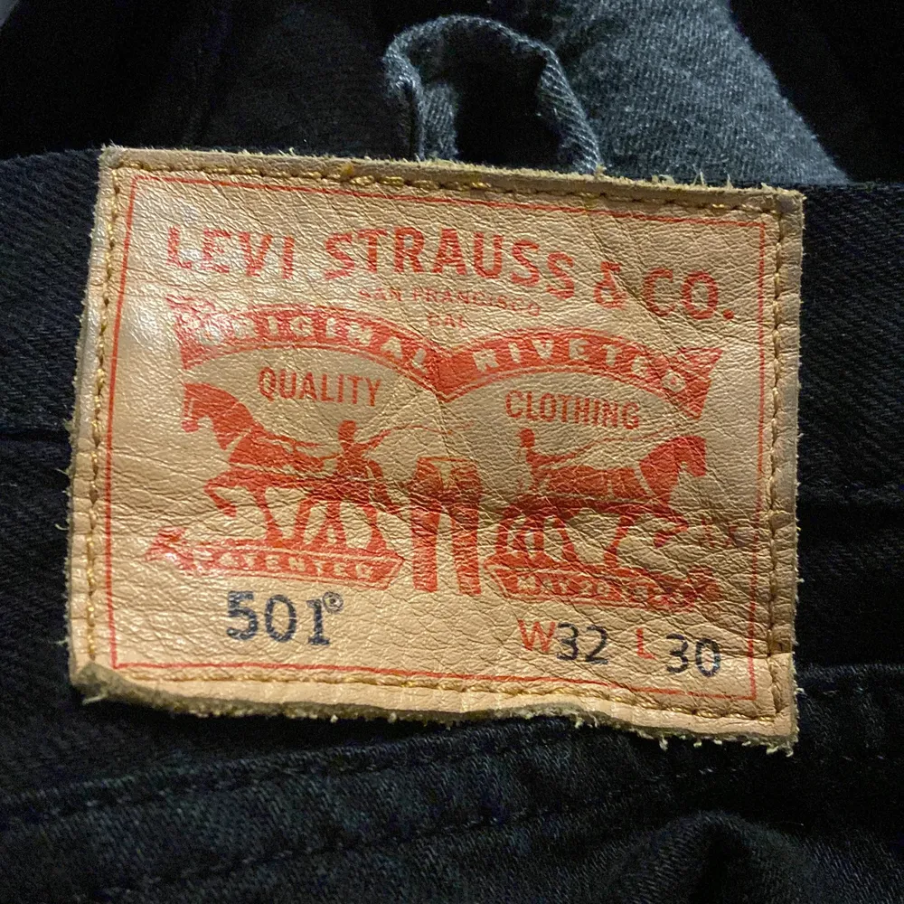 Köparen står för frakten. Jeans & Byxor.