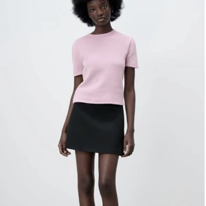 Helt ny mjuk lika zara tröja - En jättefin lila zara tröja med jätte mjukt material, Den är aldrig använd och den är helt ny!