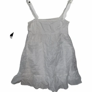 Sommarklänning - Fin vit sommarklänning!