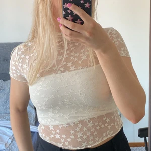 Glittrig topp - Glittrig topp från behrska använd en gång. Linné medföljer ej den är genomskinlig❤️‍🔥 100 kr plus spårbar frakt ifall det är aktuellt. KÖP GÅR FÖRE FRÅGOR! 💕💞🙈💓 storlek M men sitter som S