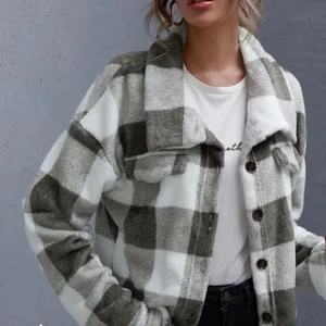 Mysig kofta - Super mysig jacka som har används några få gånger men annars i fint skick. Köparen står för frakten. Hör av er om ni har frågor eller vill ha fler bilder💕