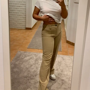 Kostym byxor  - As snygga beiga kostmbyxor från zara, är 165 lång