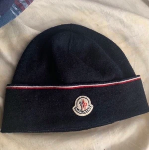 Moncler Mössa - Moncler Mössa i bra skick 