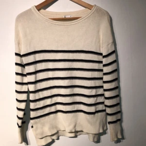 Stickad kofta strl S - Super fin stickad kofta från Cubus. Står att det är storlek xs men passar även S