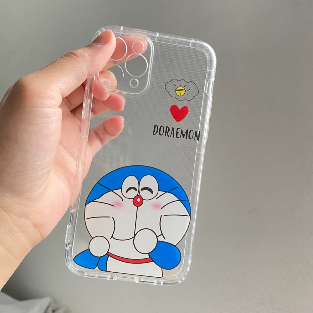 Doraemon genomskinlig mobilskal för iPhone 11 pro. Fraktkostnad 12kr som brev eller 51kr spårbart! . Övrigt.