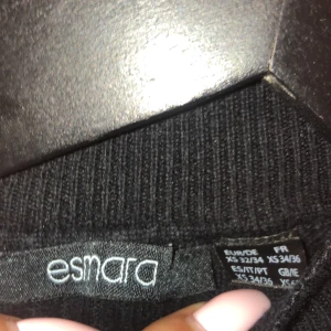 Klänning storlek xs - Hej! Denna svarta klänning är köpt på newyorker och använt några gånger dock för flera år sedan Pris: 50kr utan frakt Originalpris: 179kr