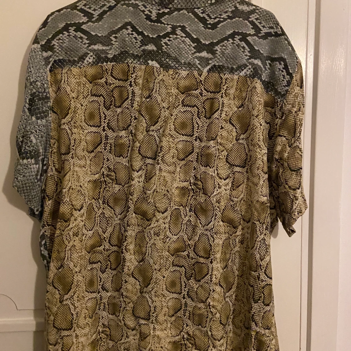 Skjorta ormskinn - 91