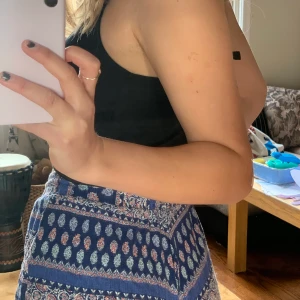 shorts - Mina älskade favorit shorts är nu för små, köpta på JC för två år sen ungefär. bra kvalitet o skönt material.