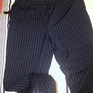 Cubus kostymbyxa/ chinos liknande - Storlek S