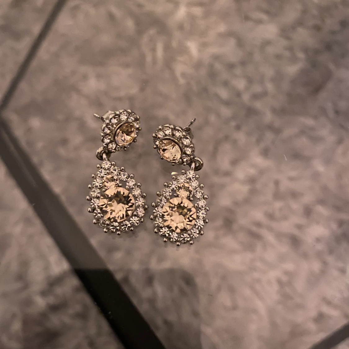 Lily and Rose örhängen