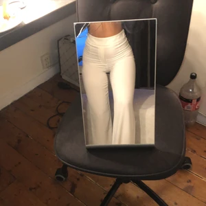 Kostymbyxor  - Säljer mina fina raka kostymbyxor ifrån bikbok!🤍