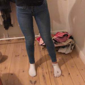 Levis jeans i modellen 710 super skinny i fint skick