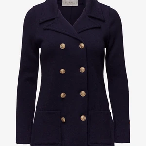 Busnel Navy - Säljer denna otroligt fina oanvända jackan/koftan. Köptes på Jackie shops för 4499kr. Kvitto finns. Priset kan diskuteras vid snabb affär