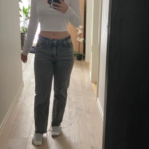 Jeans - Säljer mina jeans från zara som är superfina och sitter jättefint 