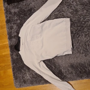 Lexington sweatshirt - Använd ca 3 gånger. Ser ut som ny. Köpt för ca 750 kr.