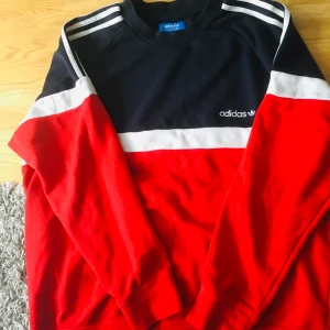 ADIDAS - Sweatshirt - XL - FIN adidaströja i XL. 