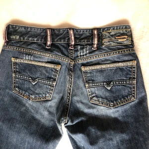 Lågmidjade jeans från diesel  - Köpte de här super snygga lågmidjade jeansen på plick men de var tyvärr för små för mig:( om man har några  frågor om mått eller om man vill ha flera bilder är det bara att skriva 💗  