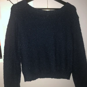 Stickad tröja (cropped) - M