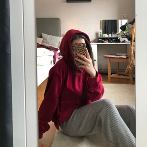 Röd hoodie från Stay storlek L - Röd och mjuk, oversize hoodie från Stay 