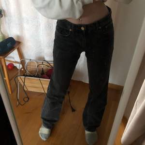 Midwaist jeans från zara i strl 36, jag är 165 💗