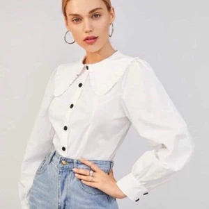 Hvid skjorte med stor krave ubrugt  - Ubrugt