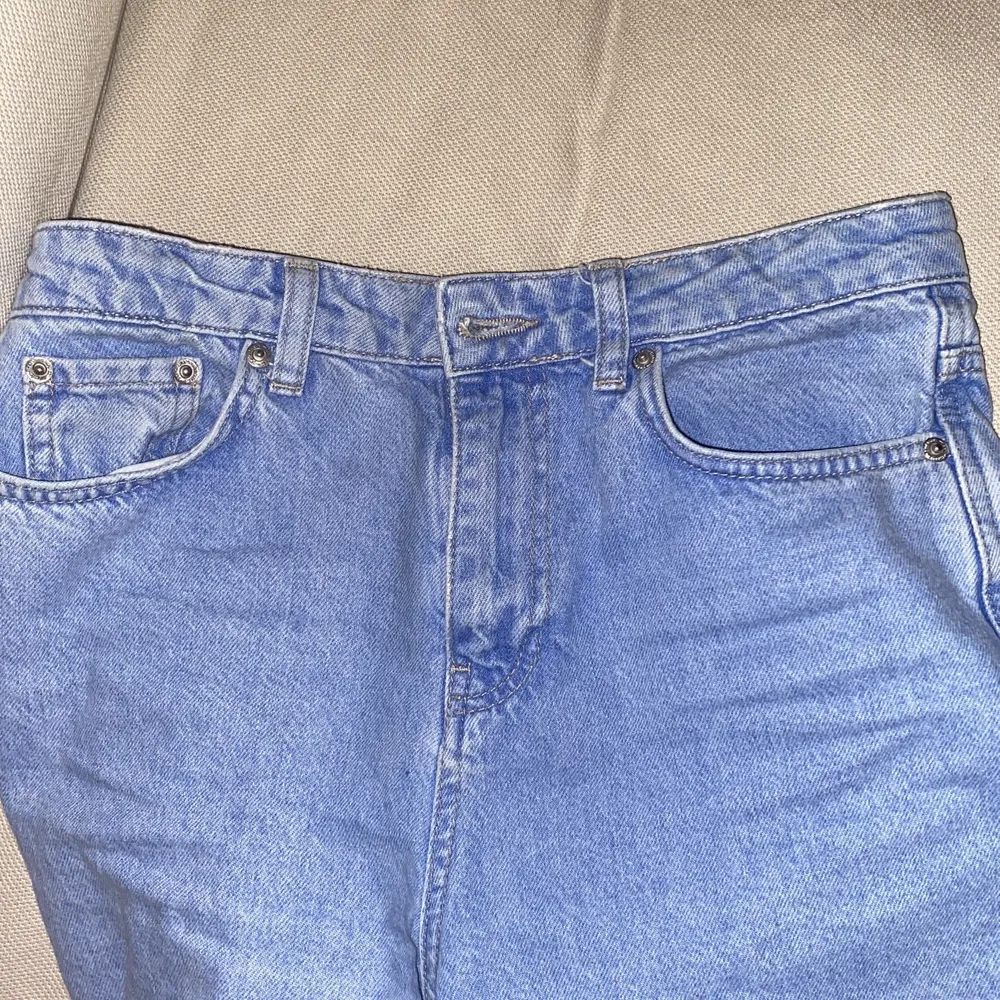 ”Perfect jeans” från gina tricot! Sitter som en smäck kan jag lova (strl 38). Jeans & Byxor.