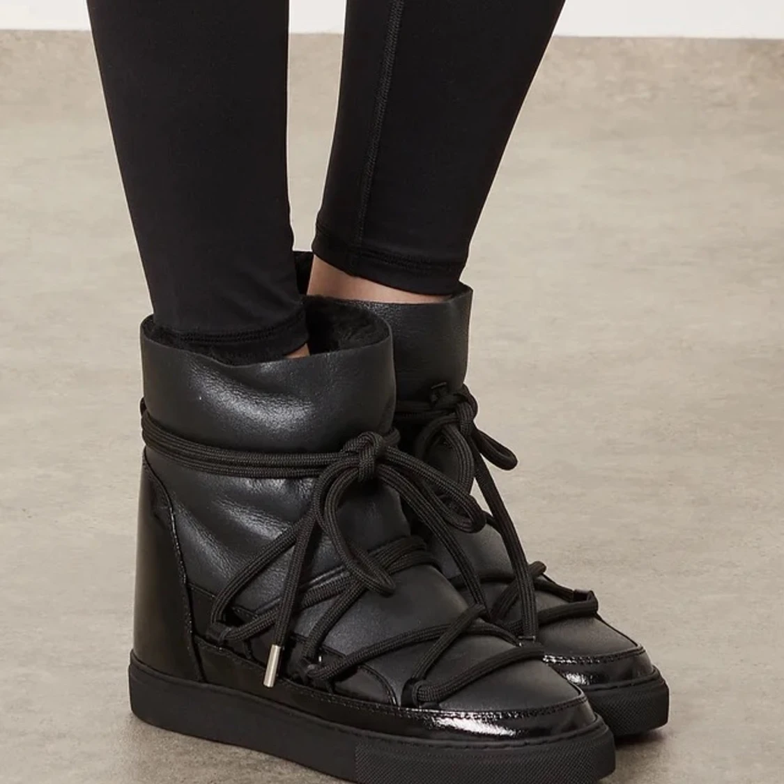 Inuikii Svart Glossy