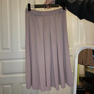 Kjol  - Super fin kjol, vid köp av fler plagg kan jag fixa paket pris :-)