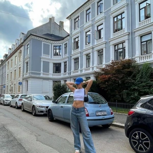 Midrise Weekday jeans - Weekday jeans i färgen 70s blue, storlek 24W L34  pris 300+frakt endast använda 1 gång                         Obs lånade bilder