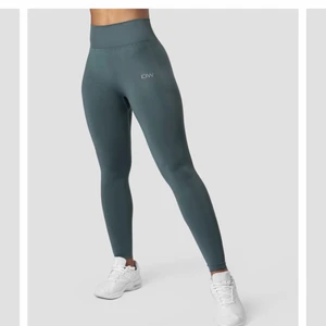 träningsbyxor  - Hej! Säljer mina ICIW träningsbyxor. Dom är köpta för 600 kr och säljer dom för ett bra pris då dom är bara testade en gång.❤️