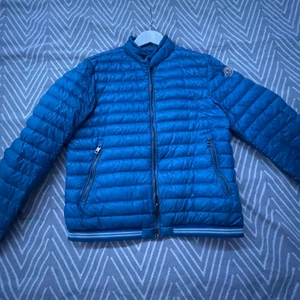 Blå moncler jacka  - moncler jacka blå har it använt så mycket skön sommar jacka…