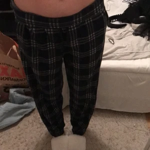 Pyjamasbyxor - Supersköna OCH snygga rutiga mjukisar köpa från asos herravdelning, passar mig som är 175💕