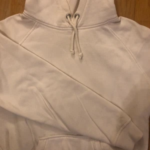 Vit Hoodie - Använder ej längre. Köparen står för frakt!