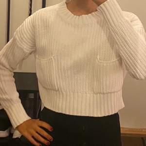 🌼 Stickad vit tröja, 90kr exklusive (innan frakt) storlek XS-S 🌼
