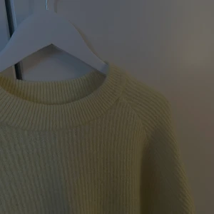 Stickad tröja - Super snygg stickad tröja från ett najs danskt märke, aldrig använd! Nypris 600kr💓